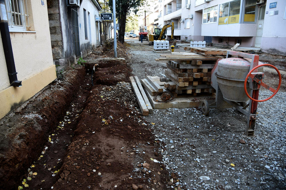 Radovi započeti u julu, rok završetka januar iduće godine: Hercegovačka ulica, Foto: Luka Zekovic