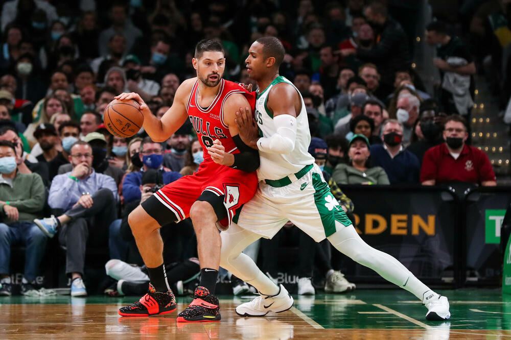 Vučević u duelu sa Horfordom, Foto: Reuters