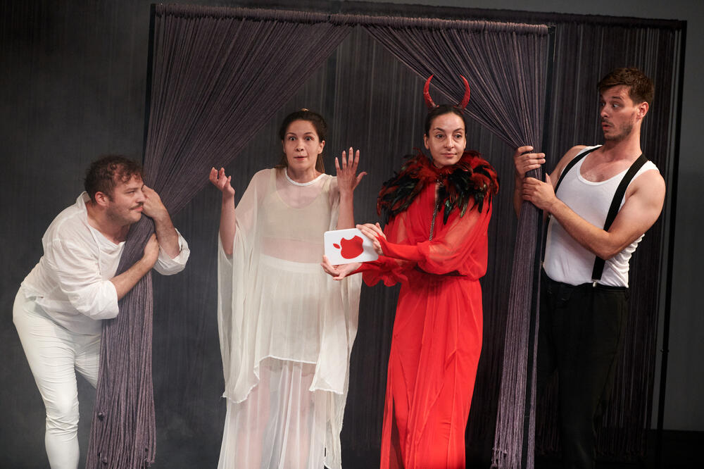 Scena iz predstave, Foto: Duško Miljanić