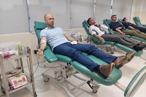 Radulović i saradnici donirali krv: Naša pomoć nekome može značiti...