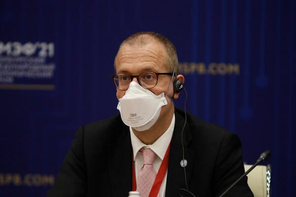 Kluge: Ubrzati vakcinaciju i vratiti maske kako bi se izbjegle...
