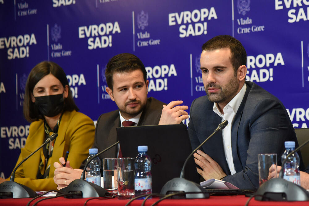 Spajić, ministar ekonomskog razvoja Jakov Milatović (u sredini) i Lipovina-Božović lijevo, Foto: Luka Zeković