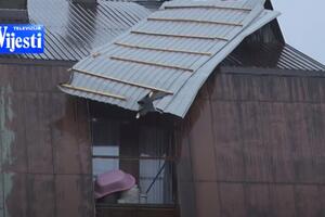 Mojkovac: U nevremenu oštećen krov stambene zgrade, stanari...