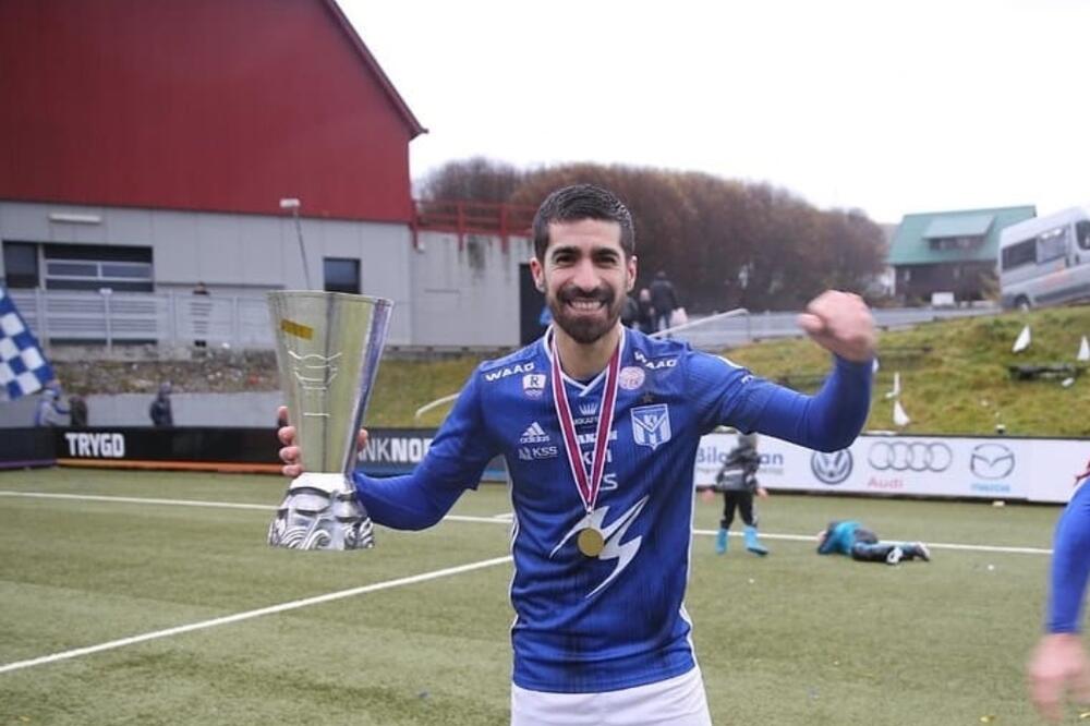 Boris Došljak sa šampionskim peharom, Foto: Privatna arhiva