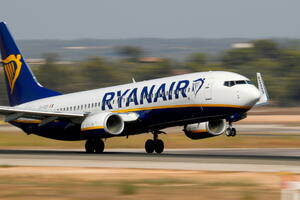Avion prinudno sletio na aerodrom u Španiji: Dio putnika pobjegao