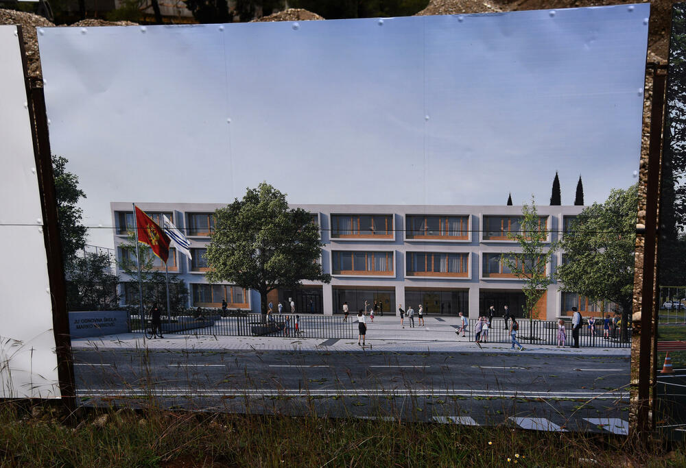 <p>Glavni državni arhitekta Mirko Žižić za “Vijesti” potvrdio da će škola u Maslinama biti rađena na osnovu projekta za novu ustanovu u Tološima</p>