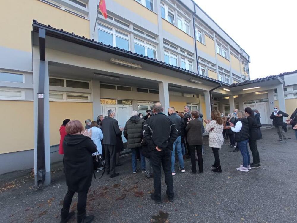 <p>"Tražimo da se ministarka Borovinić Bojović obrati crnogorskoj javnosti i saopšti stvarne razloge smjene, te povuče svoju odluku. Istrajaćemo na zahtjevima i nećemo odustati dok se ne ispune", poručila je u ima okupljenih Milka Šćepanović</p>