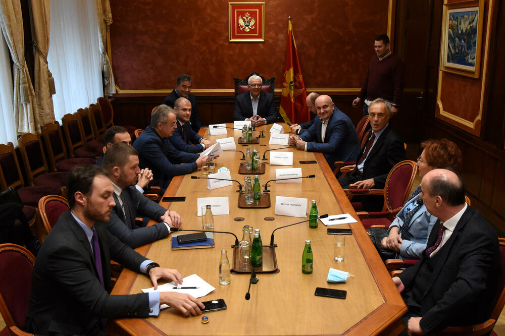 Sa sastanka, Foto: Luka Zeković