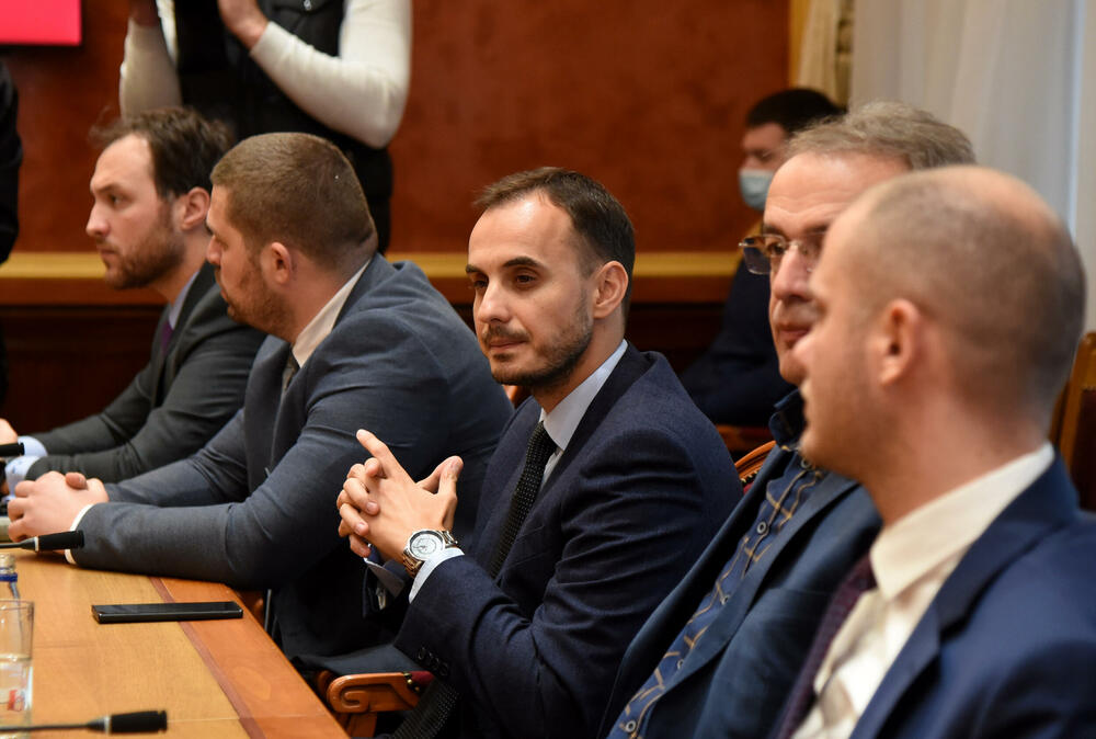 sastanak parlamentarne većine