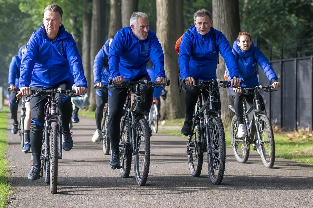 Van Gal i njegov stručni štab, Foto: Printscreen/Pro Shots