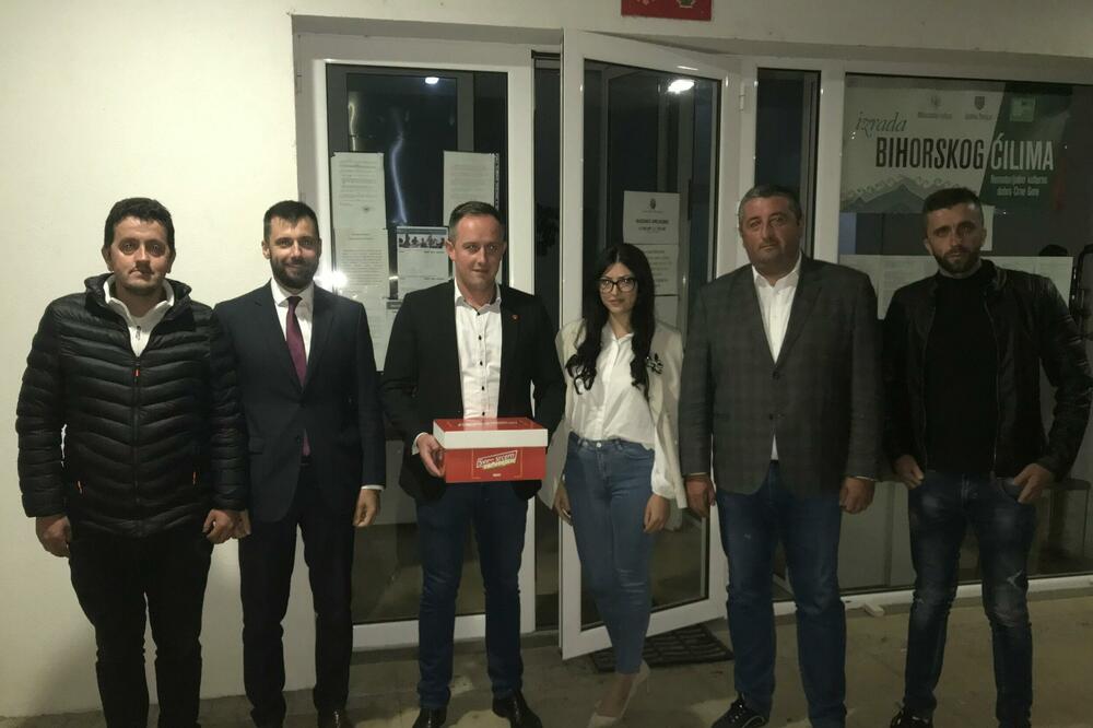 Sa predaje liste, Foto: SDP