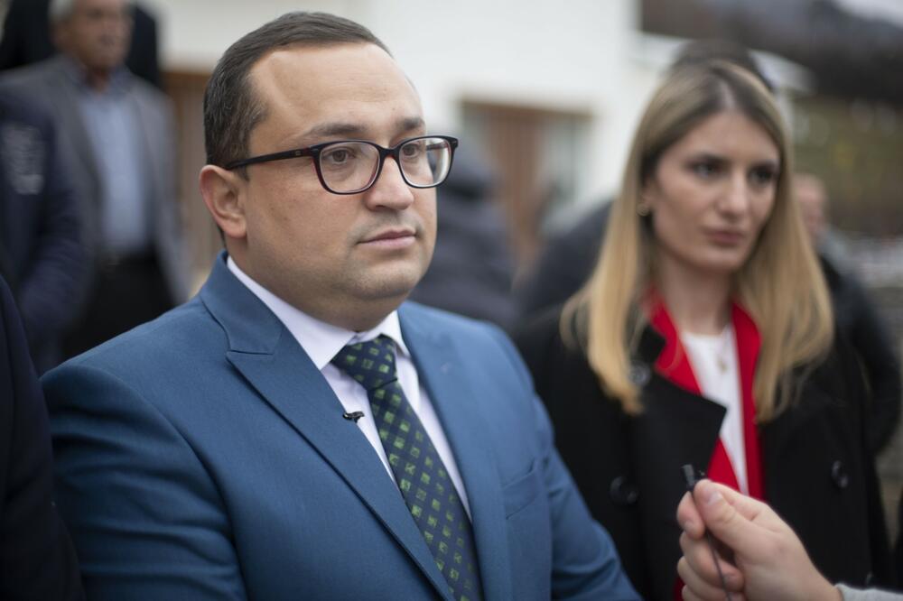 Ćeman, Foto: Demokrate