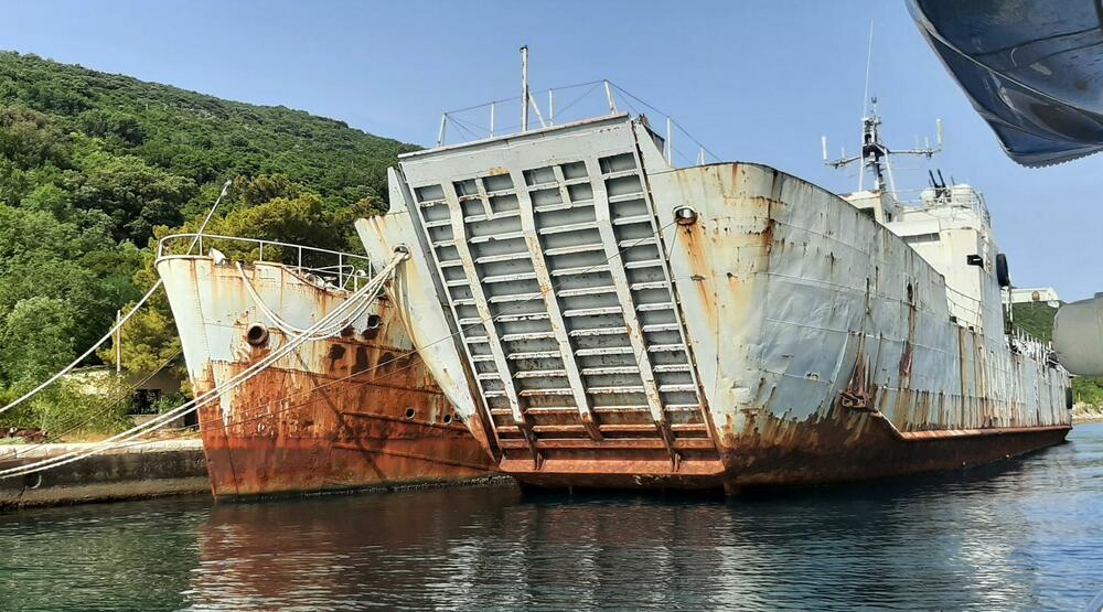 PV 17 i DBM 241 na mrtvom vezu u Rakitama