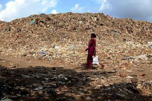 Indija: Kako izgleda život na planini od smeća