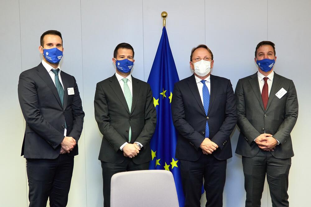 Spajić i Milatović sa Varheljijem, Foto: twitter.com/OliverVarhelyi