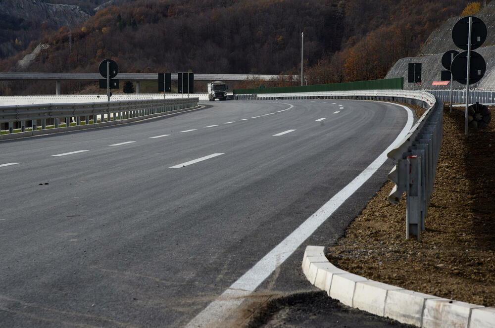 <p>Ministar kapitalnih investicija Mladen Bojanić obišao radove na auto-putu</p>