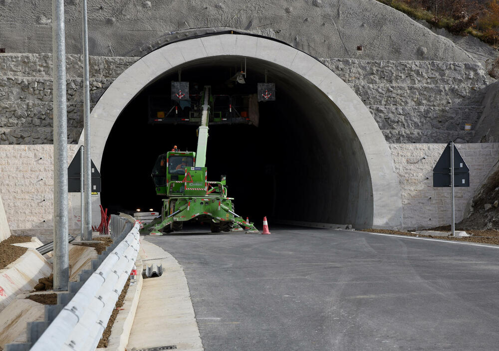 <p>Ministar kapitalnih investicija Mladen Bojanić obišao radove na auto-putu</p>