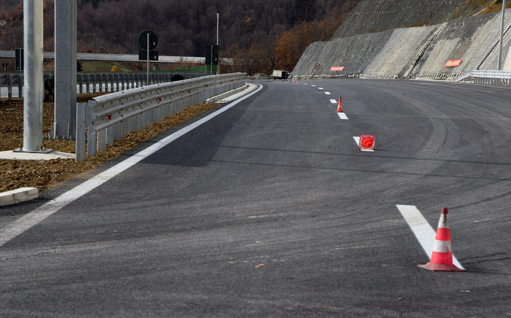 <p>Ministar kapitalnih investicija Mladen Bojanić obišao radove na auto-putu</p>