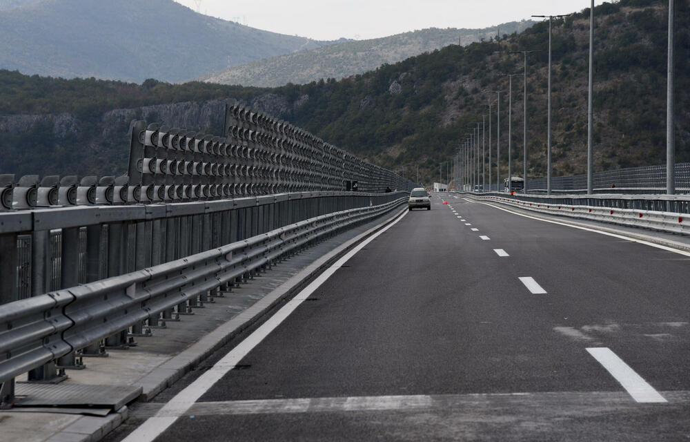 <p>Ministar kapitalnih investicija Mladen Bojanić obišao radove na auto-putu</p>