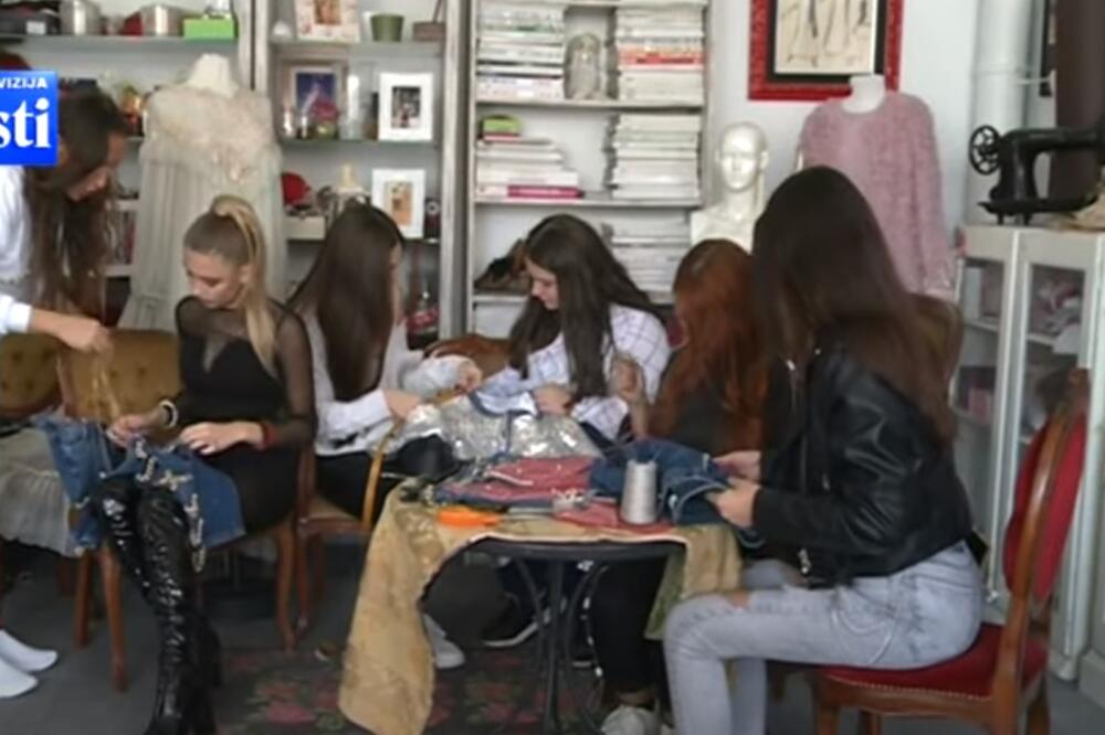 Učenice od starog džinsa stvaraju nove odjevne predmete, Foto: Screenshot/TV Vijesti