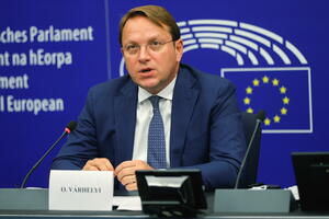 Varhelji: EU mora da nastavi sa politikom proširenja na Zapadni...