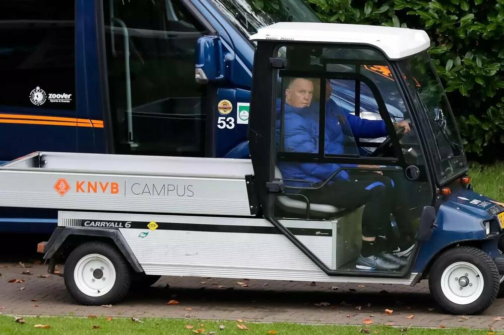 Van Gal dolazi na trening, Foto: Printscreen