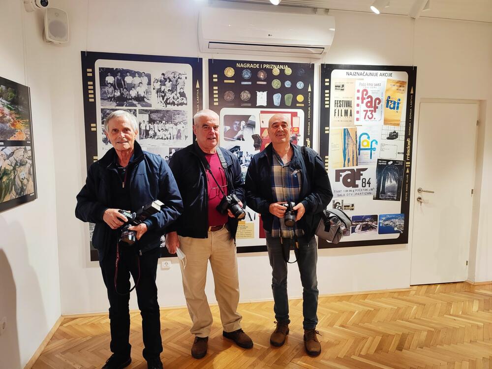 <p>Jubilej je obilježen velikom retrospektivnom izložbom starih, ali i novih umjetničkih i dokumentarnih fotografija, čiji su autori bivši i aktuelni članovi kluba</p>