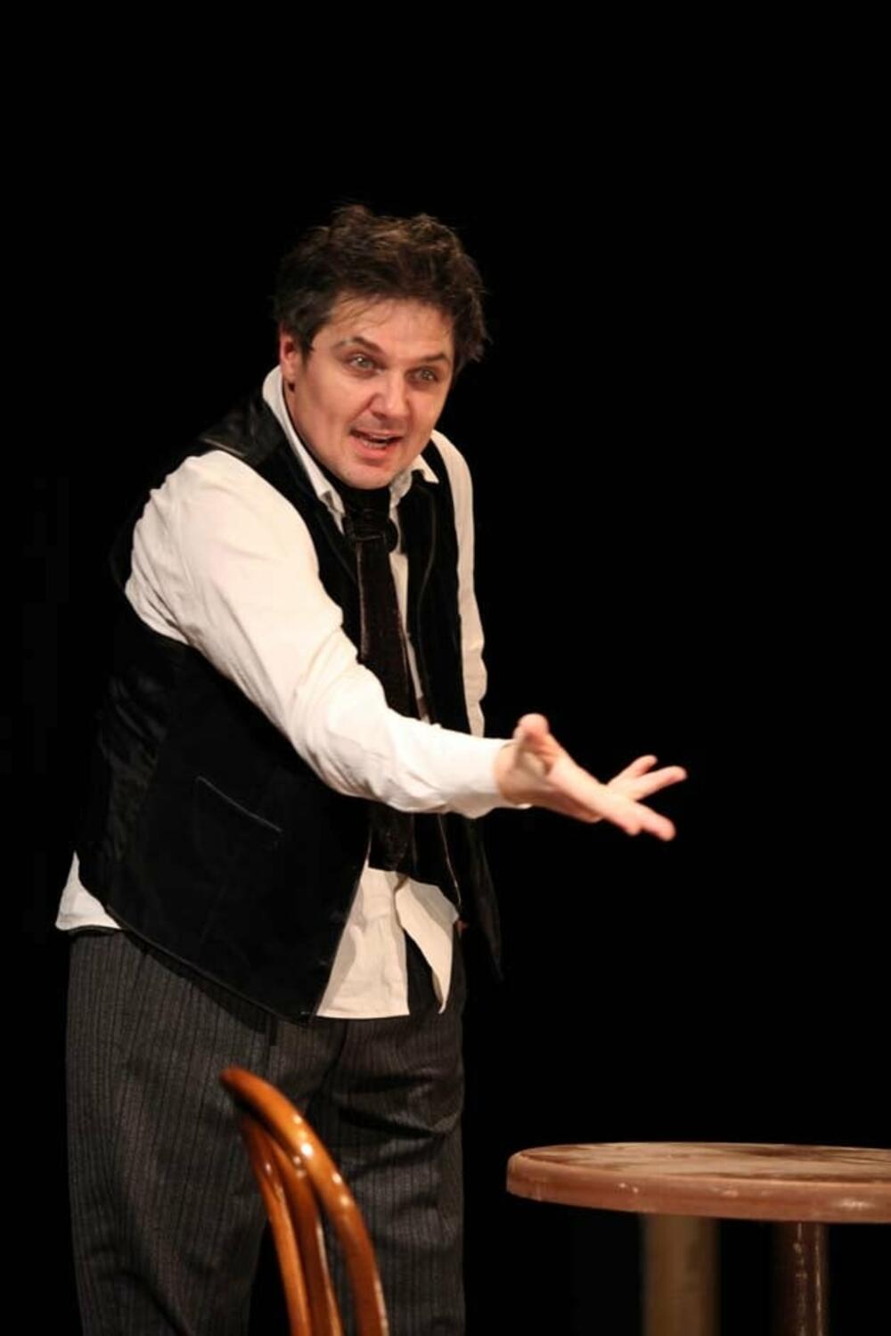 Scena iz predstave “Ispovest Dmitrija Karamazova”