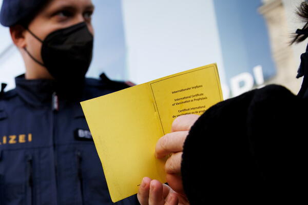 U Njemačkoj i Austriji redovi za vakcine