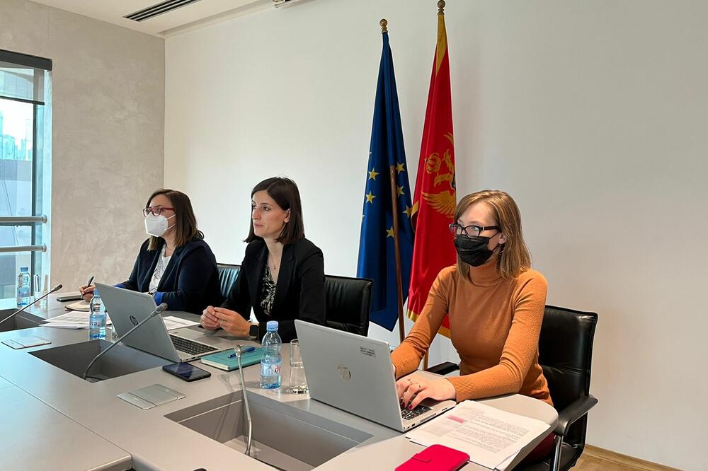 Sa sastanka, Foto: MEK