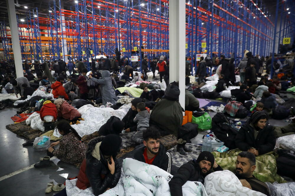 Bjeloruske vlasti su juče uklonile kampove na granici i veliki broj migranata premjestile u logističko-transportni centar, Foto: REUTERS