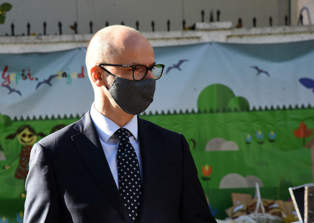 <p>Ambasador Slovenije u Crnoj Gori Gregor Presker je istakao da je pčelarstvo u Sloveniji razvijeno, a da je upravo na njihov predlog ustanovljen međunarodni Dan pčela, koji se obilježava 20. maja</p>