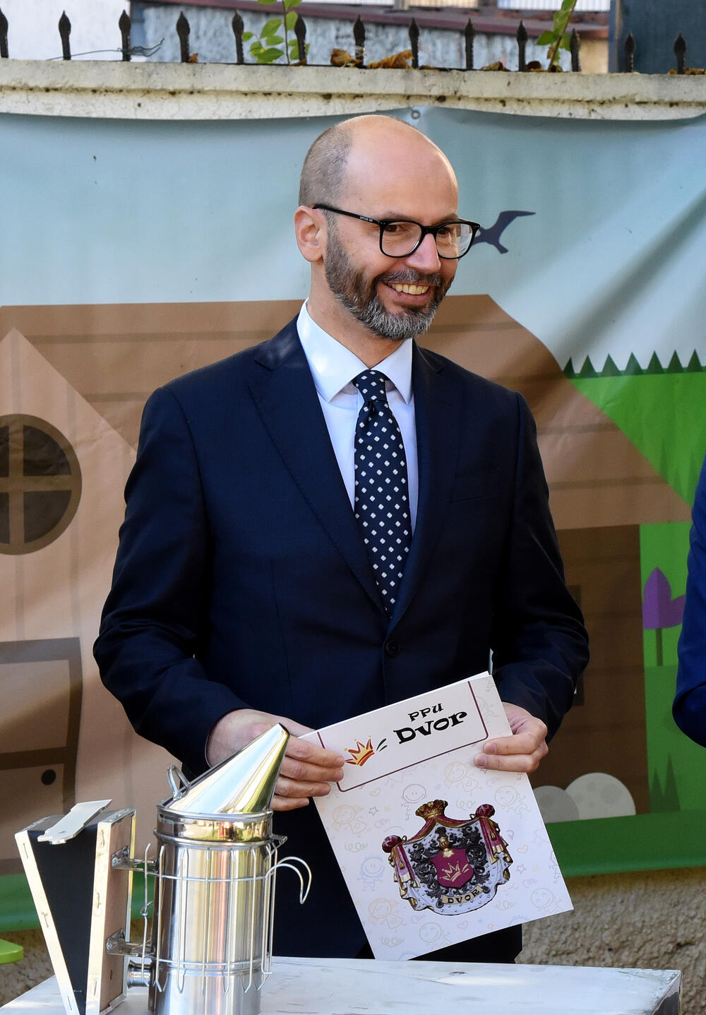 <p>Ambasador Slovenije u Crnoj Gori Gregor Presker je istakao da je pčelarstvo u Sloveniji razvijeno, a da je upravo na njihov predlog ustanovljen međunarodni Dan pčela, koji se obilježava 20. maja</p>