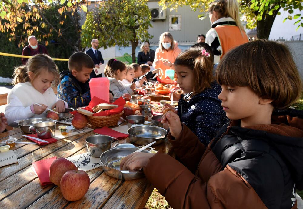<p>Ambasador Slovenije u Crnoj Gori Gregor Presker je istakao da je pčelarstvo u Sloveniji razvijeno, a da je upravo na njihov predlog ustanovljen međunarodni Dan pčela, koji se obilježava 20. maja</p>