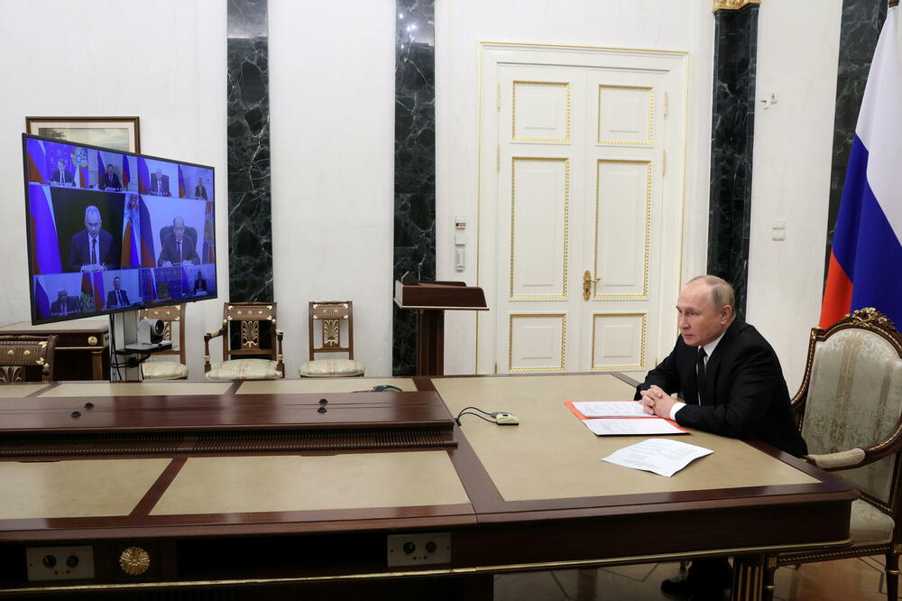 Putin na video sastanku sa članovima Savjeta bezbjednosti danas u Moskvi, Foto: Reuters