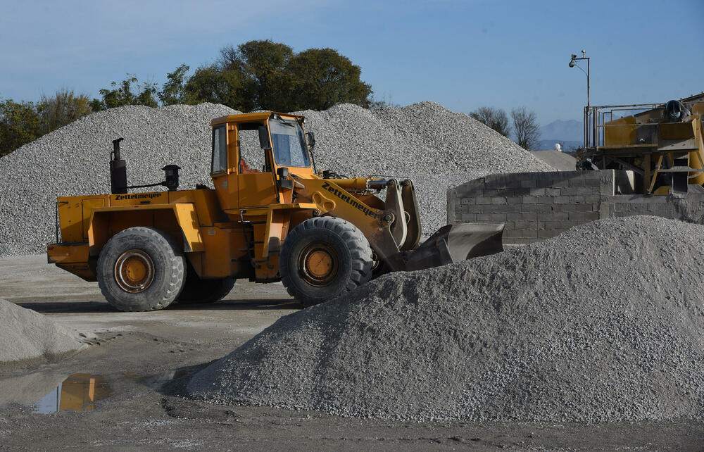 Botun devastacija Morače, devastacija Morače, Eksploatacija šljunka na Morači