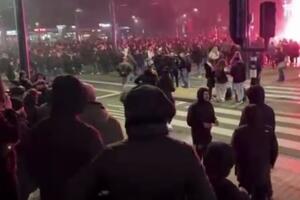 "Orgija nasilja": Policija pucala na demonstrante u Roterdamu,...