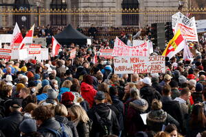 Više hiljada demonstranata na protestu u Beču zbog novih kovid-19...