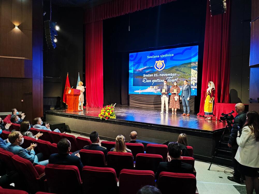 <p>Sjednici SO Tivat danas su po prvi put nakon skoro tri mjeseca, prisustvovali odbornici Hrvatske građanske inicijative (HGI) čime je ta opoziciona partija prekinula svoj bojkot parlamenta.</p>