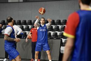 Basketball players gathered ahead of the Mundobasket qualifiers: It's early...
