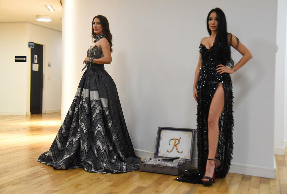 Neki modeli prikazani su na manekenkama