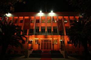 Zgrada predsjednika CG osvijetljena narandžastom bojom povodom...