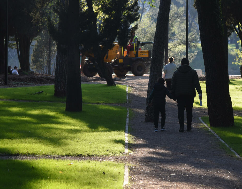 <p>Fotoreporter "Vijesti" Luka Zeković zabilježio je kako trenutno izgledaju Njegošev park i novo šetalište pored Morače.</p>