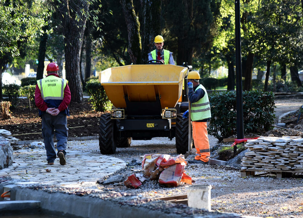 <p>Fotoreporter "Vijesti" Luka Zeković zabilježio je kako trenutno izgledaju Njegošev park i novo šetalište pored Morače.</p>