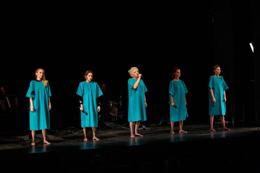 Sa predstave “M.I.R.A.”, Foto: MIloš Zvicer