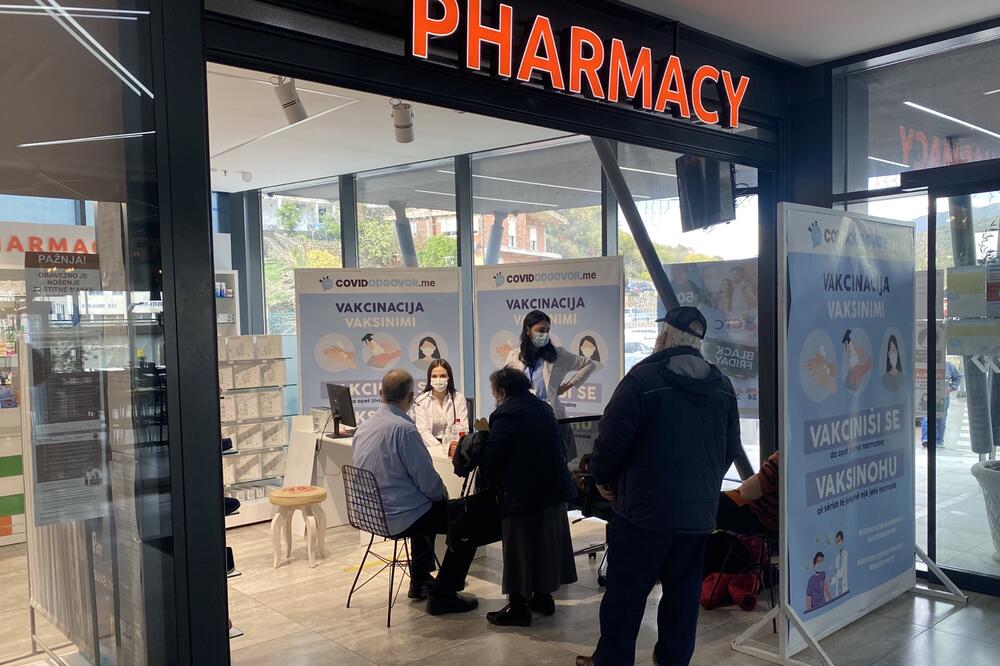 Detalj sa vakcinalnog punkta, Foto: Samir Adrović