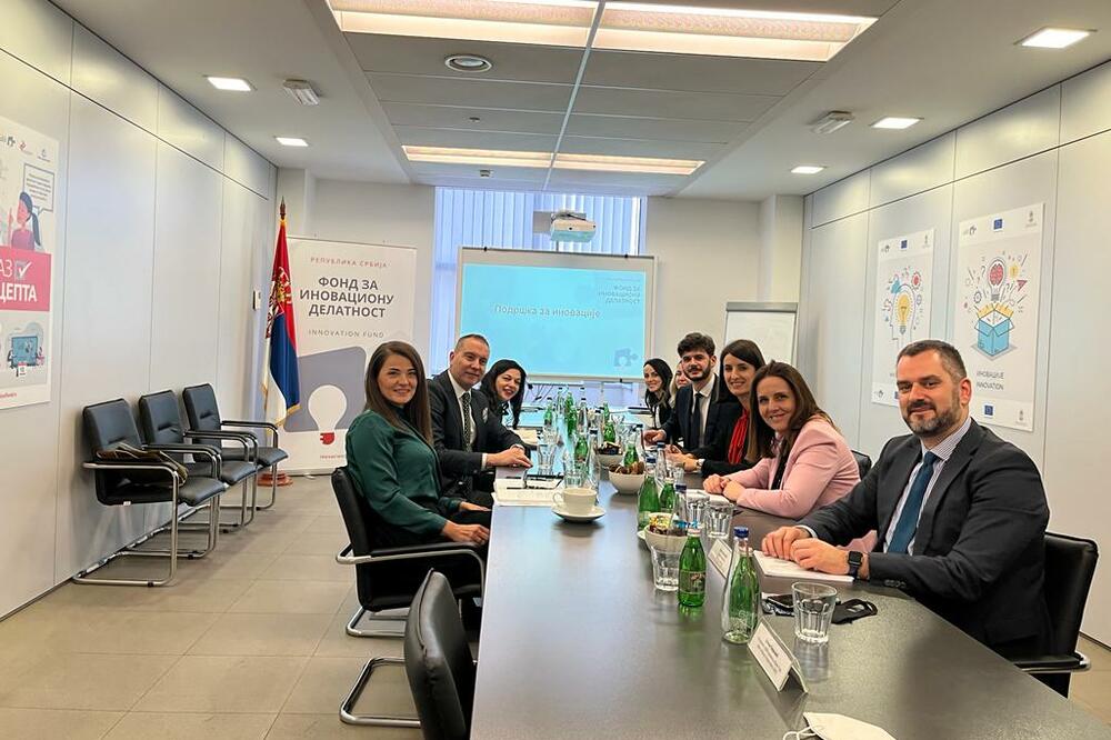 Sa sastanka, Foto: MEK