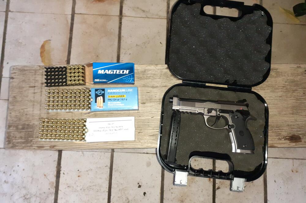 Oduzet pištolj i municija, Foto: Uprava policije