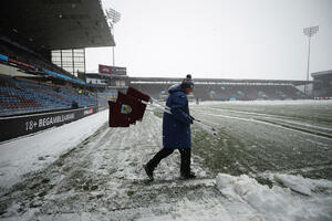 Pao snijeg, odložena utakmica Barnlija i Totenhema