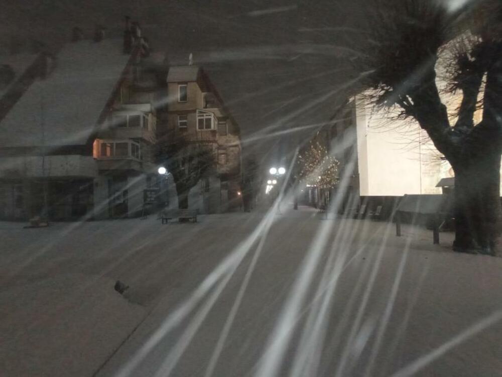 <p>U Kolašinu snijeg intenzivno pada kao i na Žabljaku</p>